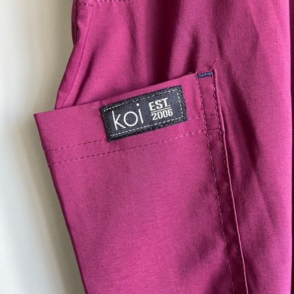 Koi Basics Women's Wine Cargo Scrub‎ Pants Size 2X Regular - Picture 3 of 15